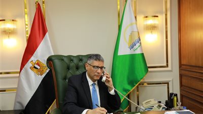 محافظ الجيزة يوجه بنشر سيارات شفط مياه الأمطار والأطقم الفنية بالأحياء والمراكز