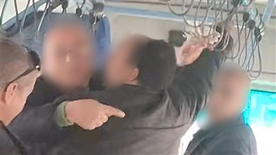 إيقاف كمسري المشاجرة مع ركاب الأتوبيس بالإسكندرية 10 أيام.. وإحالته للتحقيق│خاص