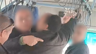 إيقاف محصل تشاجر مع الركاب 10 أيام وتحويله للتحقيق.. وحرمانه من العمل بالأتوبيس الكهربائي