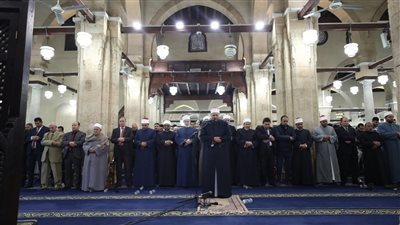 خاشعين متضرعين.. آلاف المصلين يؤدون صلاة العشاء والتراويح بالجامع الأزهر في الليلة الخامسة من رمضان