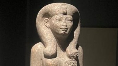 احتفالا بيوم المرأة العالمي.. متحف آثار شرم الشيخ يعرض تمثالا لـ زوجة الملك تحتمس الثالث