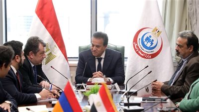 وزير الصحة يناقش مع سفير أرمينيا بالقاهرة إمكانيات تصدير الأدوية المصرية لـ أرمينيا