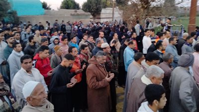 الآلاف يشيعون جنازة 4 أفراد من أسرة واحدة لقوا مصرعهم اختناقًا بالغاز في المنوفية