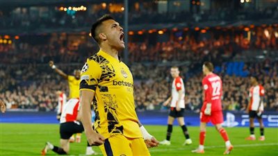 إنتر ميلان يضع قدمًا في ربع نهائي دوري أبطال أوروبا بالفوز على فينورد