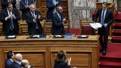 الحكومة اليونانية تواجه تصويتًا بحجب الثقة بسبب حادث القطار المميت عام 2023