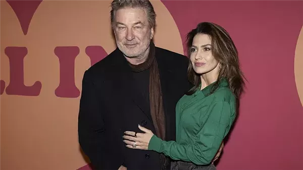 أليك بالدوين وزوجته