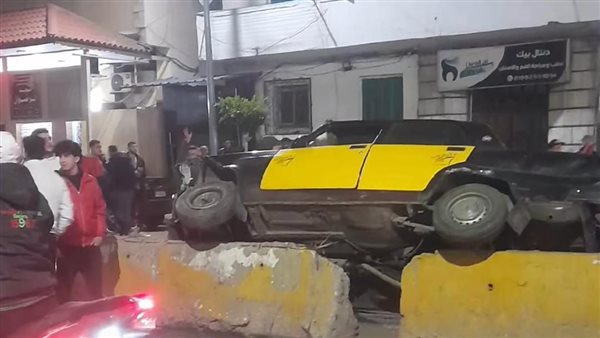 انقلاب سيارة تاكسي