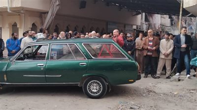 العشرات يؤدون صلاة الجنازة على المهندس محمد إبراهيم ضحية سفاح المعمورة