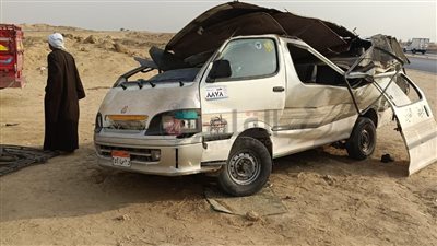 إصابة 11 شخصًا في انقلاب ميكروباص على الطريق الزراعي بالبحيرة