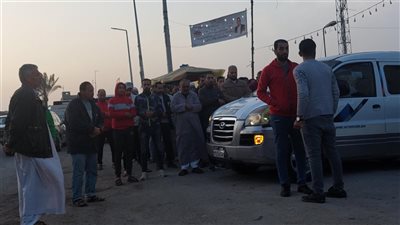 العشرات يؤدون صلاة الجنازة على تركية ضحية سفاح المعمورة