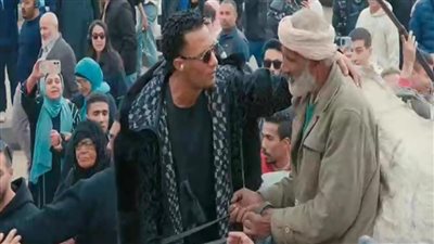 محمد رمضان يهدي عامل نظافة 100 ألف جنيه خلال برنامج مدفع رمضان