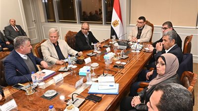 وزير الإسكان يتابع موقف المشروعات التي يتم تنفيذها ضمن حياة كريمة