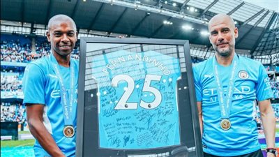 بدعوة من جوارديولا.. فرناندينيو يتلقى عرض من مانشستر سيتي للعمل في الطاقم التدريبي