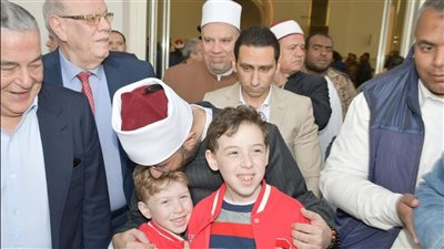 علي جمعة: عمارة بيوت الله من أعظم القربات التي يثاب عليها العبد