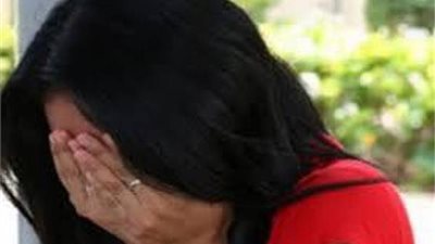 الأمن يفحص استغاثة سيدة تتهم زوجها بتهديدها بمياه النار وخطف رضيعتها | بث مباشر