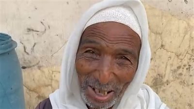 عم فتحي أقدم بائع بوظة في الأقصر: شغال من 50 سنة.. والزباين بتجيلي من كل مكان| بث مباشر