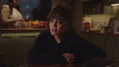 مسلسل أثينا الحلقة الـ 7| تعرض شقيقة ريهام حجاج للعنف.. وأحمد مجدي يكشف تعاطيها أدوية مهدئة