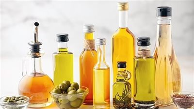 دراسة جديدة: زيوت نباتية شائعة تُعزز تجديد البشرة.. ولكن بحذر