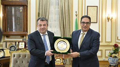 أخبار التعليم اليوم.. رئيس جامعة القاهرة يبحث مع سفير أرمينيا سبل تعزيز التعاون
