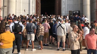 مئات الزائرين.. توافد كبير من السائحين لزيارة المتحف المصري بالتحرير خلال رمضان| صور 