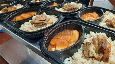 رمضان الخير.. توزيع 3000 وجبة إفطار صائم على المواطنين يوميًا بالمنيا| صور وفيديو