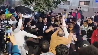 أحد أطراف مشاجرة محل فول وحيد برمسيس: صاحب المكان بيكدب والصنايعية بتوعه اتخانقوا معانا | بث مباشر