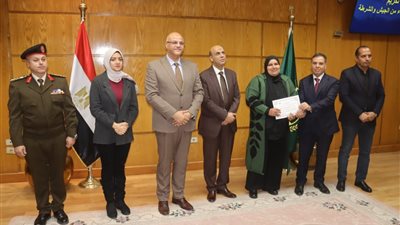 محافظ القليوبية يشهد احتفالية يوم الشهيد وتكريم أسر الشهداء| صور