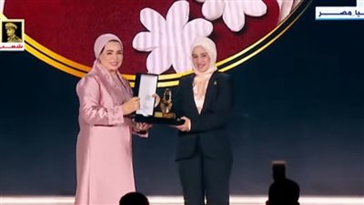 السيدة انتصار السيسي تكرم مجموعة من المصريات الملهمات