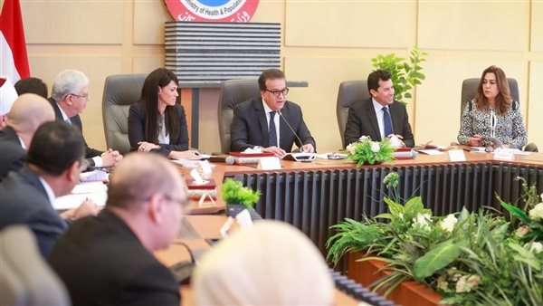 اجتماع وزير الصحة