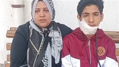  تلميذ يطعن صديقه في دمياط.. ووالدة المجني عليه: عمله عاهة مستديمة ووشه باظ| بث مباشر