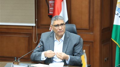 محافظ الجيزة يتابع الاختبارات الشهرية بالمدارس.. ويؤكد على تطبيق القرارات الخاصة بنسب غياب الطلاب