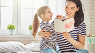 أهمية عيد الأم ودور الأمهات في المجتمع.. الأم مدرسة إذا أعددتها أعددت شعبا طيب الأعراق