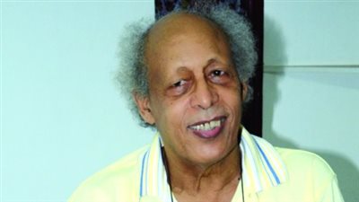  الشاعر زين العابدين فؤاد يغادر المستشفى بعد تماثله للشفاء