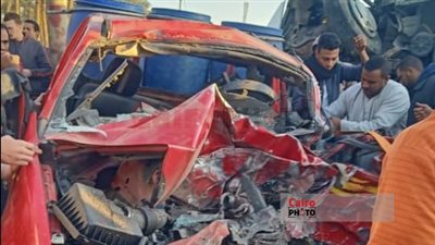 مصرع شخصين وإصابة 23 آخرين في تصادم سيارة ربع نقل مع ميني باص بطريق دهشور