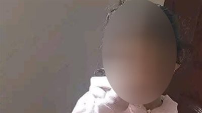 العثور على جثة صغيرة داخل شيكارة بمنزلها في البحيرة