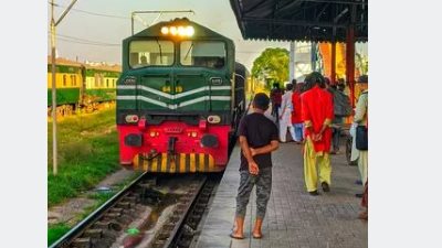 اختطاف 100 راكب في هجوم إرهابي على قطار بباكستان 