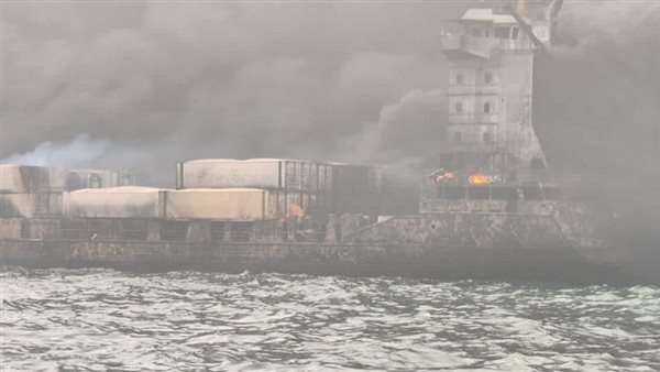 حريق يشب بناقلة وقود