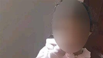 وضعتها في خزان مياه ثم حقيبة تحت السرير.. أمن البحيرة يكشف لغز العثور على جثة صغيرة بمنزلها