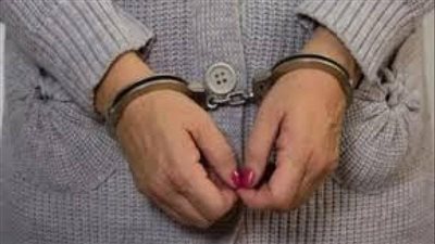 تفاصيل ضبط سيدة قتلت ابنة زوجها ووضعتها في خزان المياه ثم حقيبة تحت السرير بالبحيرة| بث مباشر