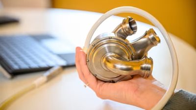 الحالة الأولى في العالم.. رجل أسترالي يعيش 100 يوم بقلب اصطناعي