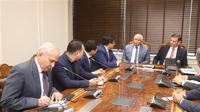 الزراعة تبحث مع رجال أعمال صينين إقامة مشروع لإنتاج التقاوي بالوادي الجديد