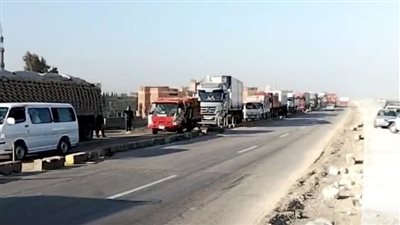 زحام على الطريق الإقليمي بالمنوفية بعد تصادم سيارتين نقل | بث مباشر