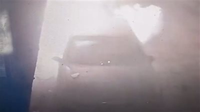 بقت صفيح.. تفحم سيارة ملاكي بسبب صواريخ رمضان في القليوبية