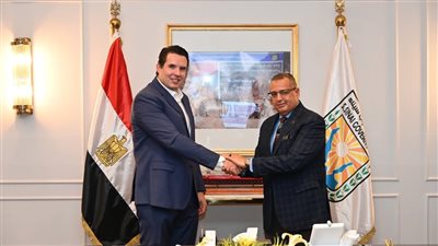 باستثمارات 50 مليار جنيه.. محافظ جنوب سيناء يبحث مع أحد المستثمرين ترتيبات إنشاء مشروع ضخم