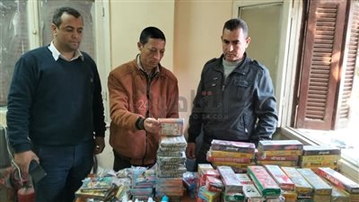 مصادرة 900 قطعة ألعاب نارية وضبط 176 مخالفة تموينية بالمنيا
