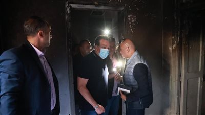 وزير الصحة يوجه بنقل كافة خدمات إدارتي التراخيص والتكليف لديوان عام الوزارة