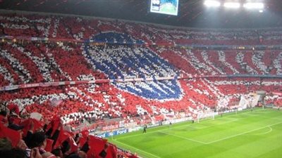 الاتحاد الأوروبي يوقع عقوبة على جماهيري بايرن ميونخ وبنفيكا 