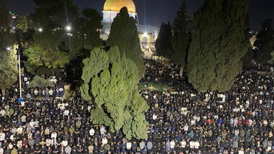 130 ألف مصل يؤدون العشاء والتراويح في المسجد الأقصى