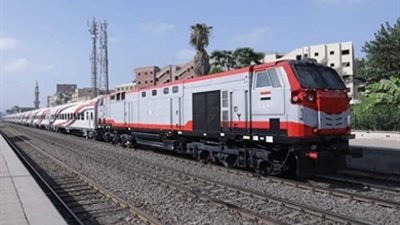 صدمها القطار.. مصرع فتاة على شريط السكة الحديد بمنيا القمح في الشرقية | صور