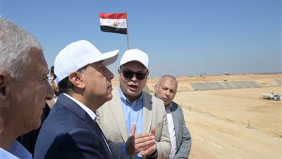 رئيس الوزراء يتفقد أعمال إنشاء محطة الصرف الصحي الصناعي بالعاشر من رمضان